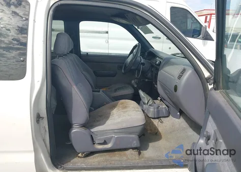 2000 Toyota Tacoma из США, поврежденный, VIN 4TAVL52N4YZ573716